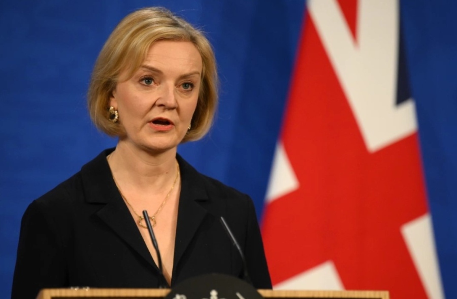 Британският премиер Лиз Тръс подаде оставка